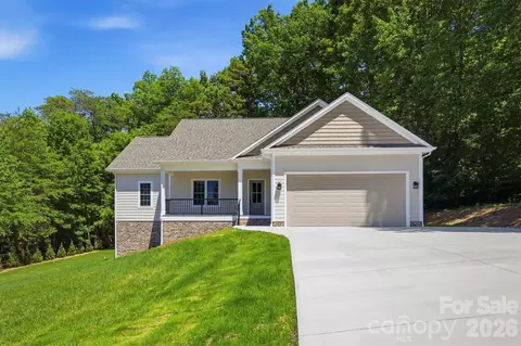 107 Meadow View St, Morganton, NC 28655