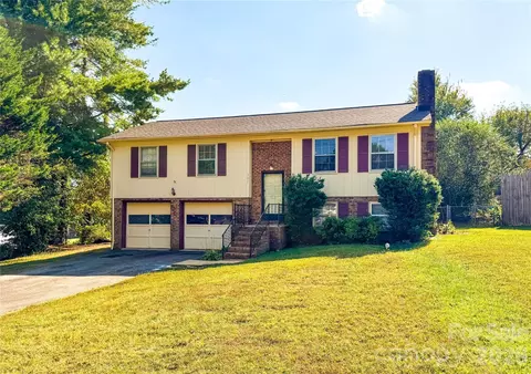 307 Meadowbrook Dr, Newton, NC 28658