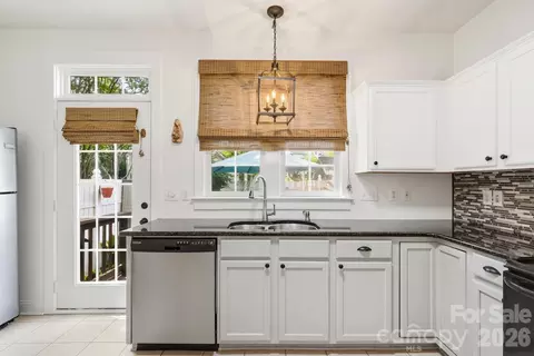 Kitchen - 306 Elis Way, Fort Mill, SC 29708 photo 5 of 6