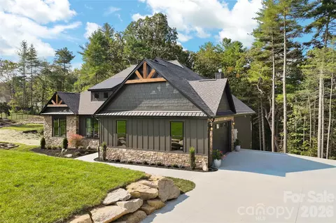 113 Perry Pl, Hendersonville, NC 28739