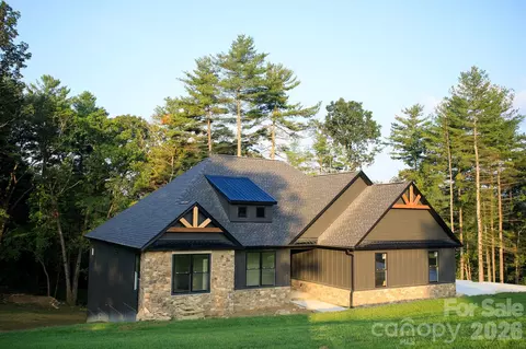 113 Perry Pl, Hendersonville, NC 28739