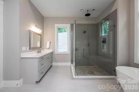 Bath - 128 Saddle Ridge Dr, Alexander, NC 28701 photo 2 of 3