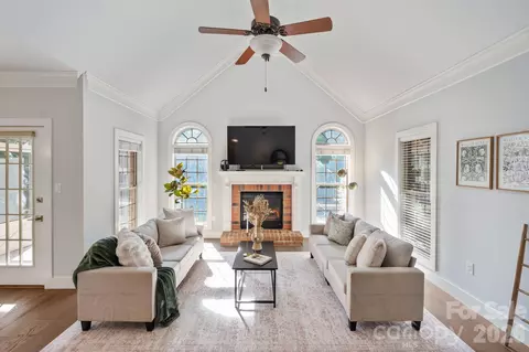526 Ballymote Ct, Matthews, NC 28104