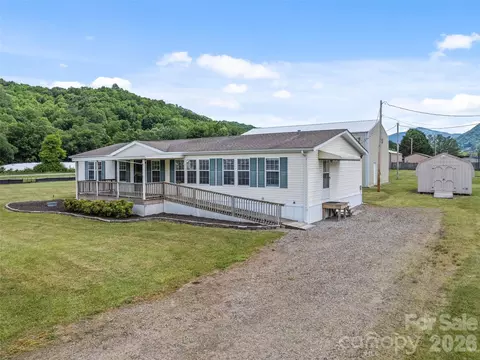 25 Lester Ln, Waynesville, NC 28785