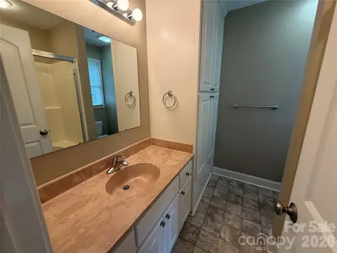Bath - 8017 Secluded Ln, Denver, NC 28037 photo 2 of 4