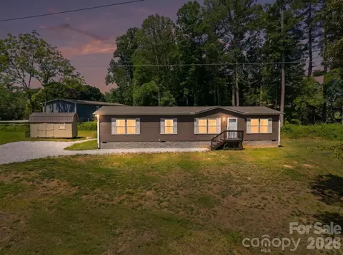 151 Field Sparrow Ln, Hendersonville, NC 28792