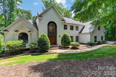 19315 Callaway Hills Ln, Davidson, NC 28036