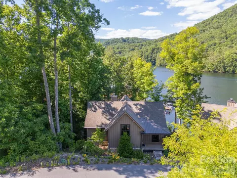 561 Harbor Ridge Dr, Tuckasegee, NC 28783