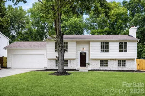 5903 Carpenter Dr, Charlotte, NC 28226