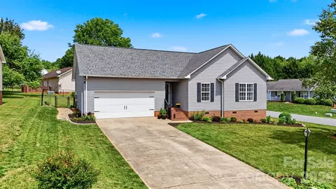 2104 Sheffield Nw Ct NW, Conover, NC 28613
