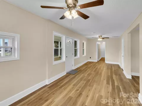 492 Riverbend St, Waynesville, NC 28786