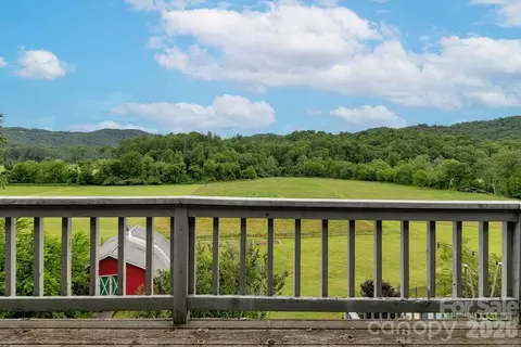 Exterior - 547 Windover Dr, Brevard, NC 28712 photo 8 of 10