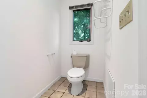 Bath - 547 Windover Dr, Brevard, NC 28712 photo 5 of 6