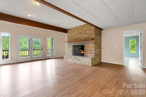 Living - 547 Windover Dr, Brevard, NC 28712 photo 8 of 9