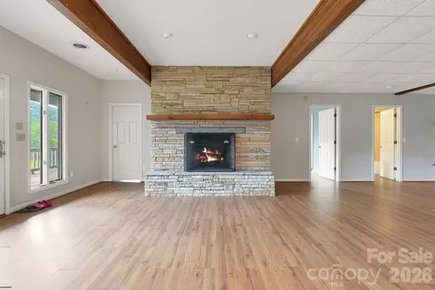 Living - 547 Windover Dr, Brevard, NC 28712 photo 9 of 9