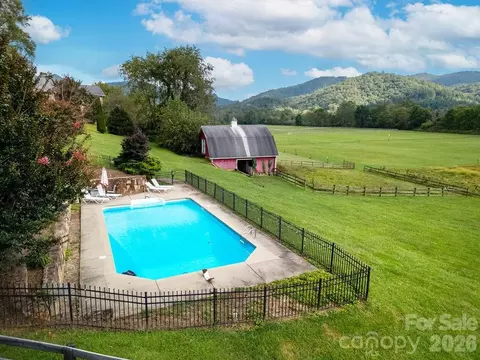 Exterior - 547 Windover Dr, Brevard, NC 28712 photo 9 of 10
