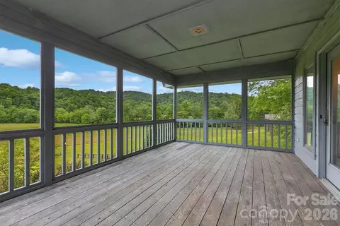 Exterior - 547 Windover Dr, Brevard, NC 28712 photo 5 of 10