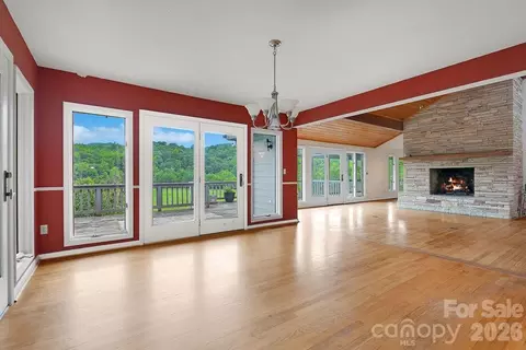 Living - 547 Windover Dr, Brevard, NC 28712 photo 7 of 9