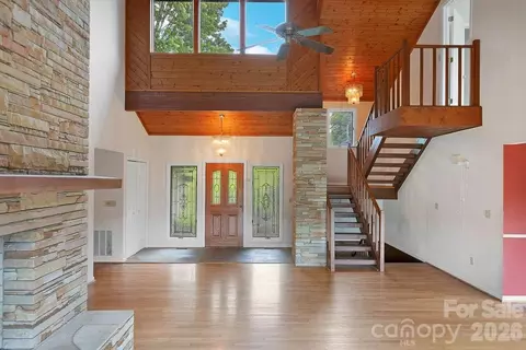 Living - 547 Windover Dr, Brevard, NC 28712 photo 2 of 9