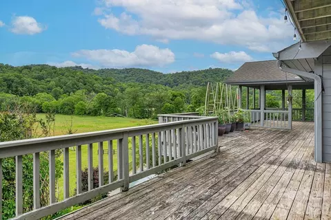Exterior - 547 Windover Dr, Brevard, NC 28712 photo 2 of 10