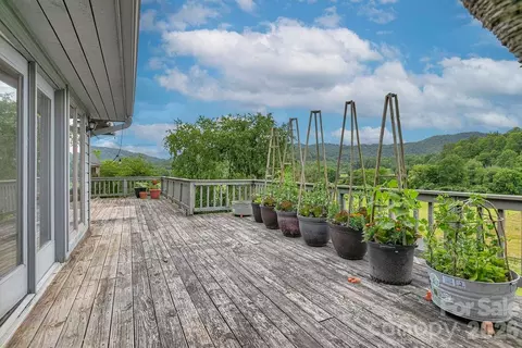 Exterior - 547 Windover Dr, Brevard, NC 28712 photo 4 of 10