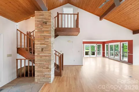 Living - 547 Windover Dr, Brevard, NC 28712 photo 5 of 9