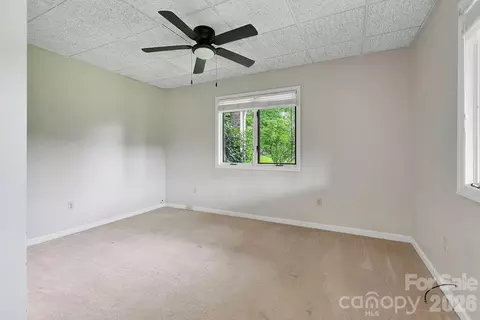 Bedroom - 547 Windover Dr, Brevard, NC 28712 photo 4 of 6