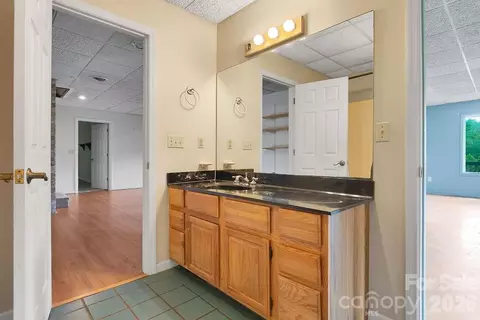 Bath - 547 Windover Dr, Brevard, NC 28712 photo 6 of 6