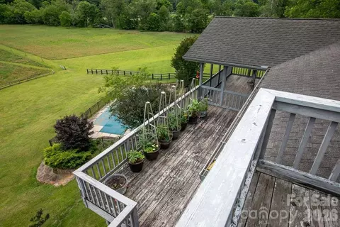 Exterior - 547 Windover Dr, Brevard, NC 28712 photo 6 of 10