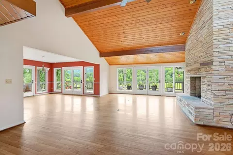 Living - 547 Windover Dr, Brevard, NC 28712 photo 1 of 9
