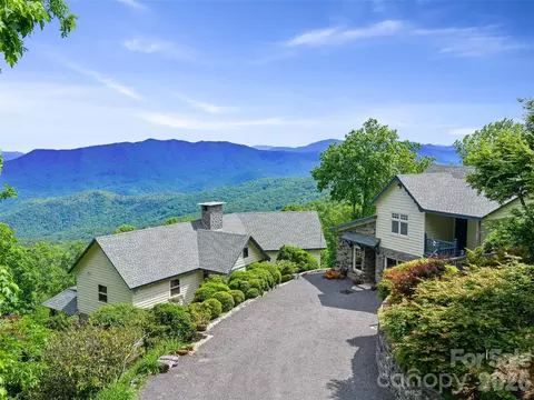 729 Bear Wallow Rd, Little Switzerland, NC 28749