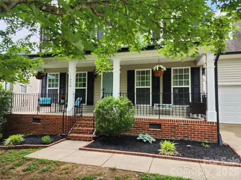 1038 Pepperwood Pl, Lake Wylie, SC 29710