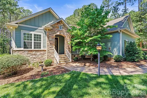 108 Heron Cove Dr, Mount Holly, NC 28120