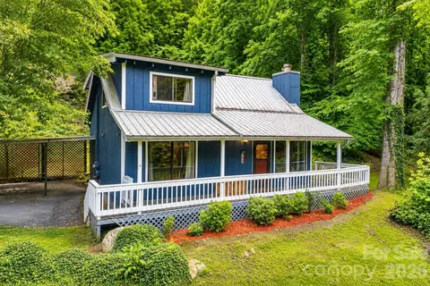 100 Bristol Ln, Maggie Valley, NC 28751