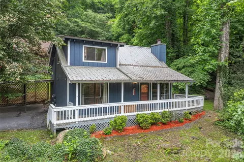 100 Bristol Ln, Maggie Valley, NC 28751
