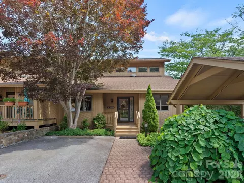 1001 Red Oak Dr, Hendersonville, NC 28791