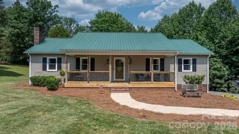 2990 Clarks Chapel Rd, Lenoir, NC 28645