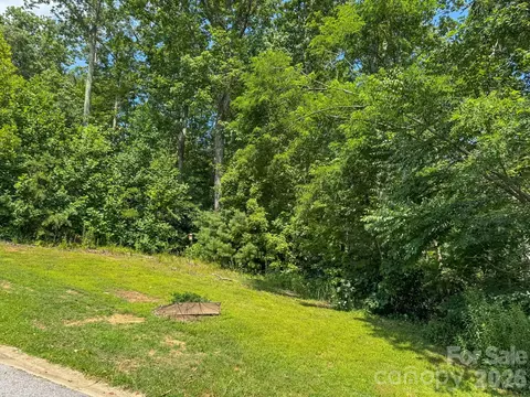 195 Carriage Crest Dr, Hendersonville, NC 28791