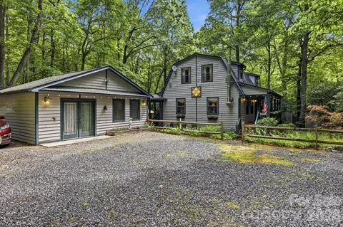 37 Pine Bluff Rd, Hendersonville, NC 28792