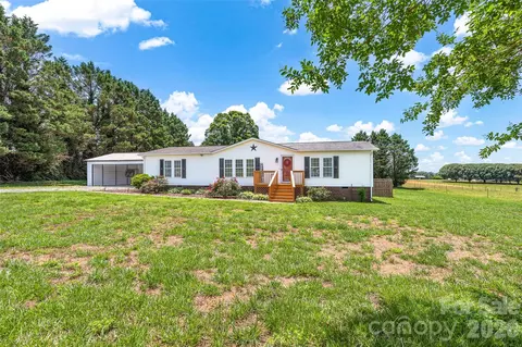 1008 Pine Ridge 18 Dr #18, Hamptonville, NC 27020