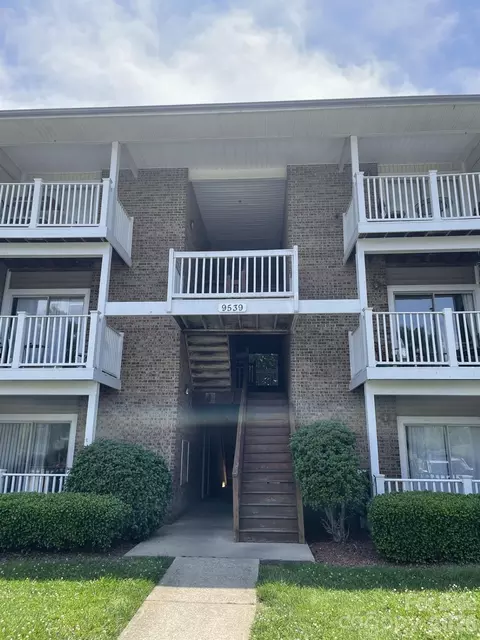 9539 University Terrace D Dr #D, Charlotte, NC 28262