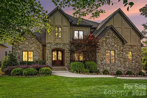 8000 Skye Lochs Dr, Waxhaw, NC 28173