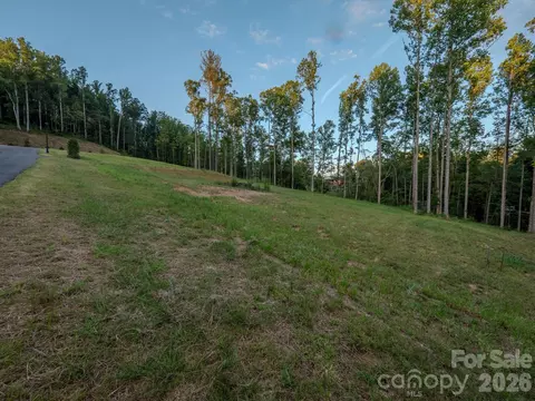 433 Irvine Dr, Fairview, NC 28730