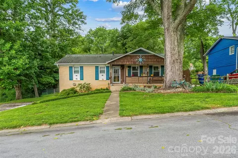 10 Oak Leaf Ln, Arden, NC 28704