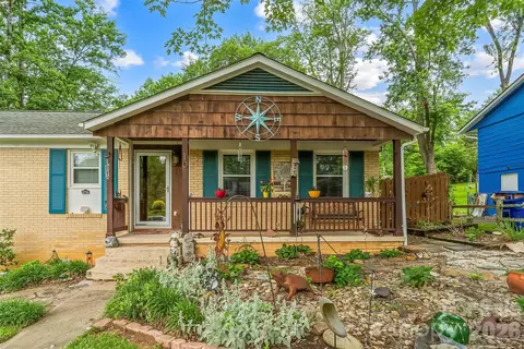 10 Oak Leaf Ln, Arden, NC 28704