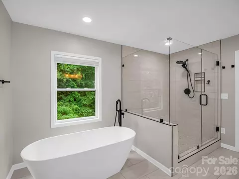 35 Chastain Hill Rd, Mills River, NC 28759