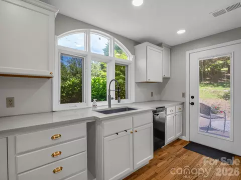 35 Chastain Hill Rd, Mills River, NC 28759
