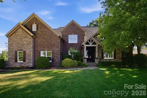 112 Walden Dr, Mooresville, NC 28115