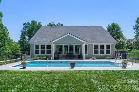5925 Gatekeeper Ln, Mint Hill, NC 28227