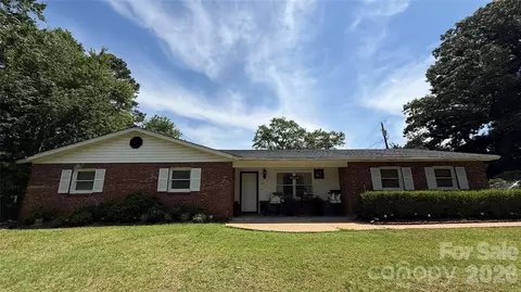 172 Parkland Dr, Forest City, NC 28043